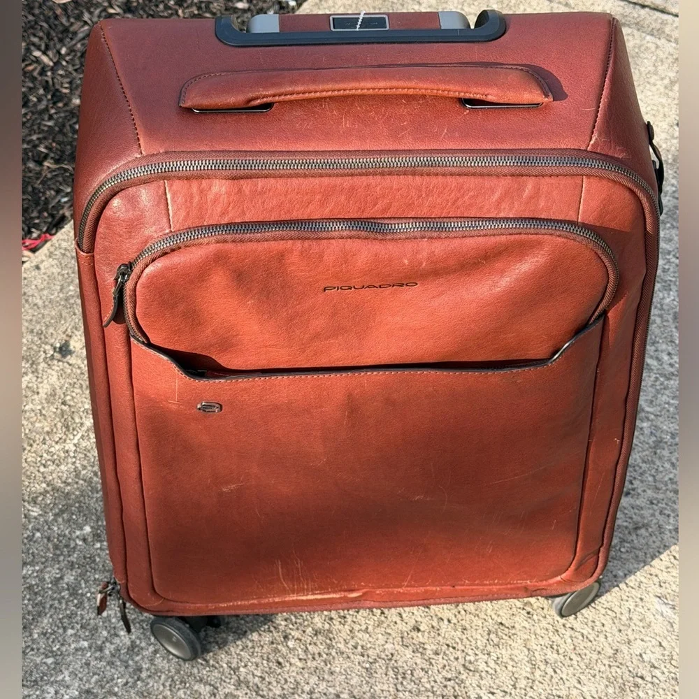 Piquadro gently used